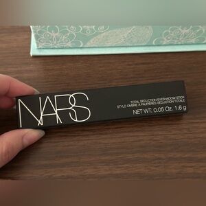 ✨ 2/$27- 3/$40 - 4/$50
 ✨ nars total seduction eyeshadow stick enigmatic